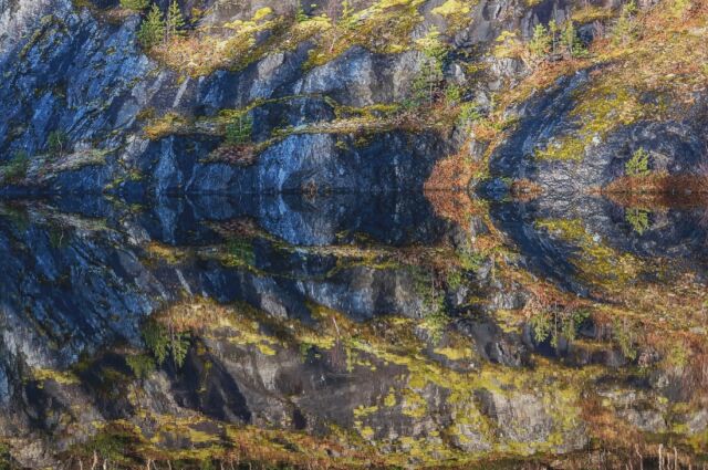 Reflektioner från dagen. #handöl #reflection #naturephotography #natuurfotografie #åre #jämtland #höst #autumn #soapstonecarving #lifeinthemountains #fjelltur #homesweethome #lovetheseasons #winteriscoming