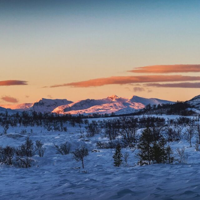 Vinterljuset är här! #pastellandscape #sunrise #soluppgång #sylarna #naturephotography #handölsdalen #winterlights #lifeinthwmountains #zweden #natuur #fjelltur #homesweethome #winter #fjällen #jämtlandsfjällen #jämtland