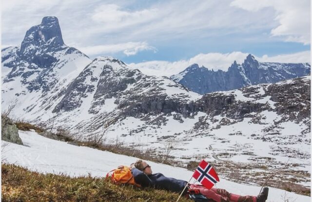 Gratulerer med dagen nabo! Tack för fjällen, brunosten och alla fina stunder.